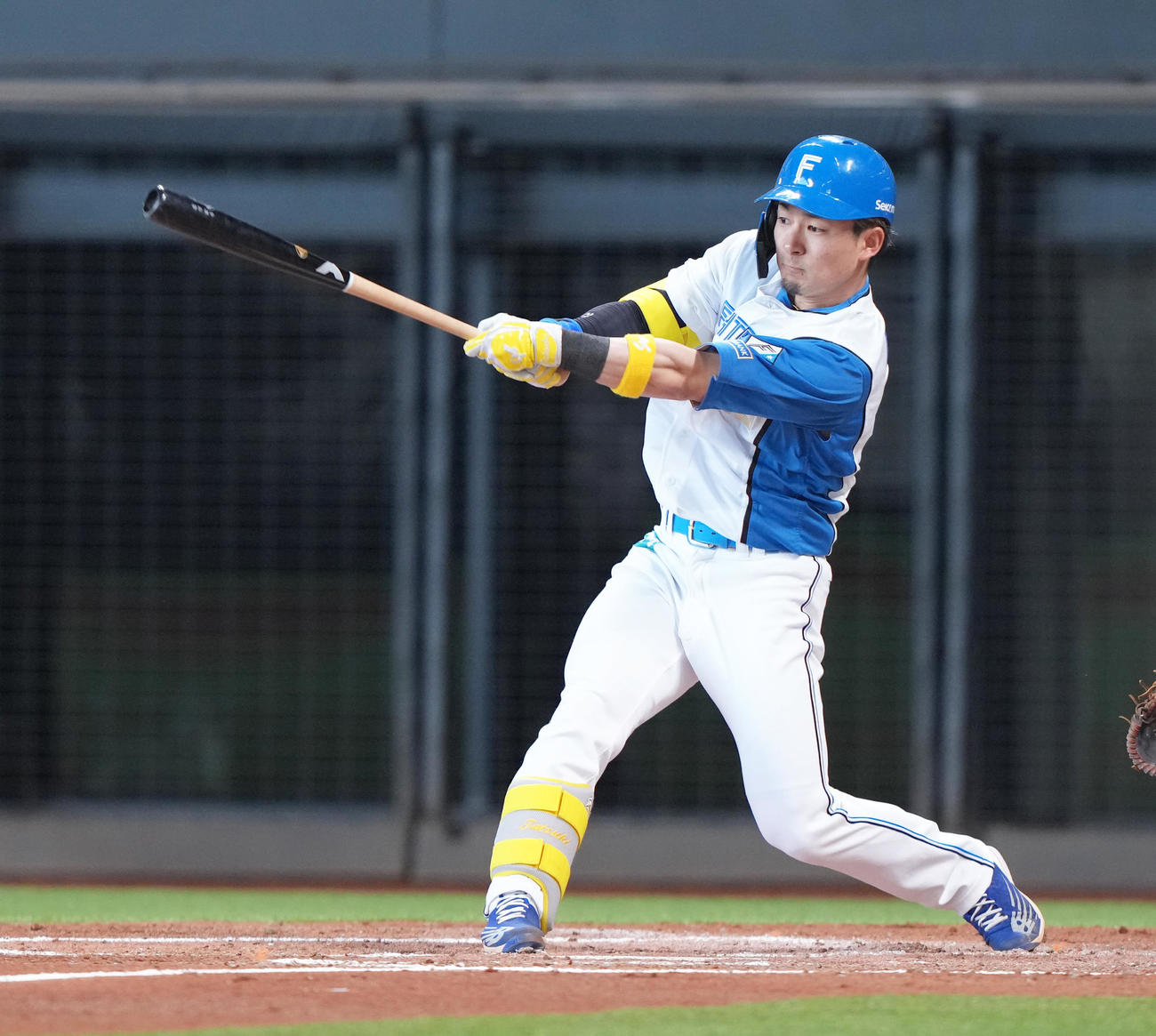 日本ハム対オリックス　2回裏日本ハム1死一、二塁、水野は右前適時打を放つ（撮影・足立雅史）