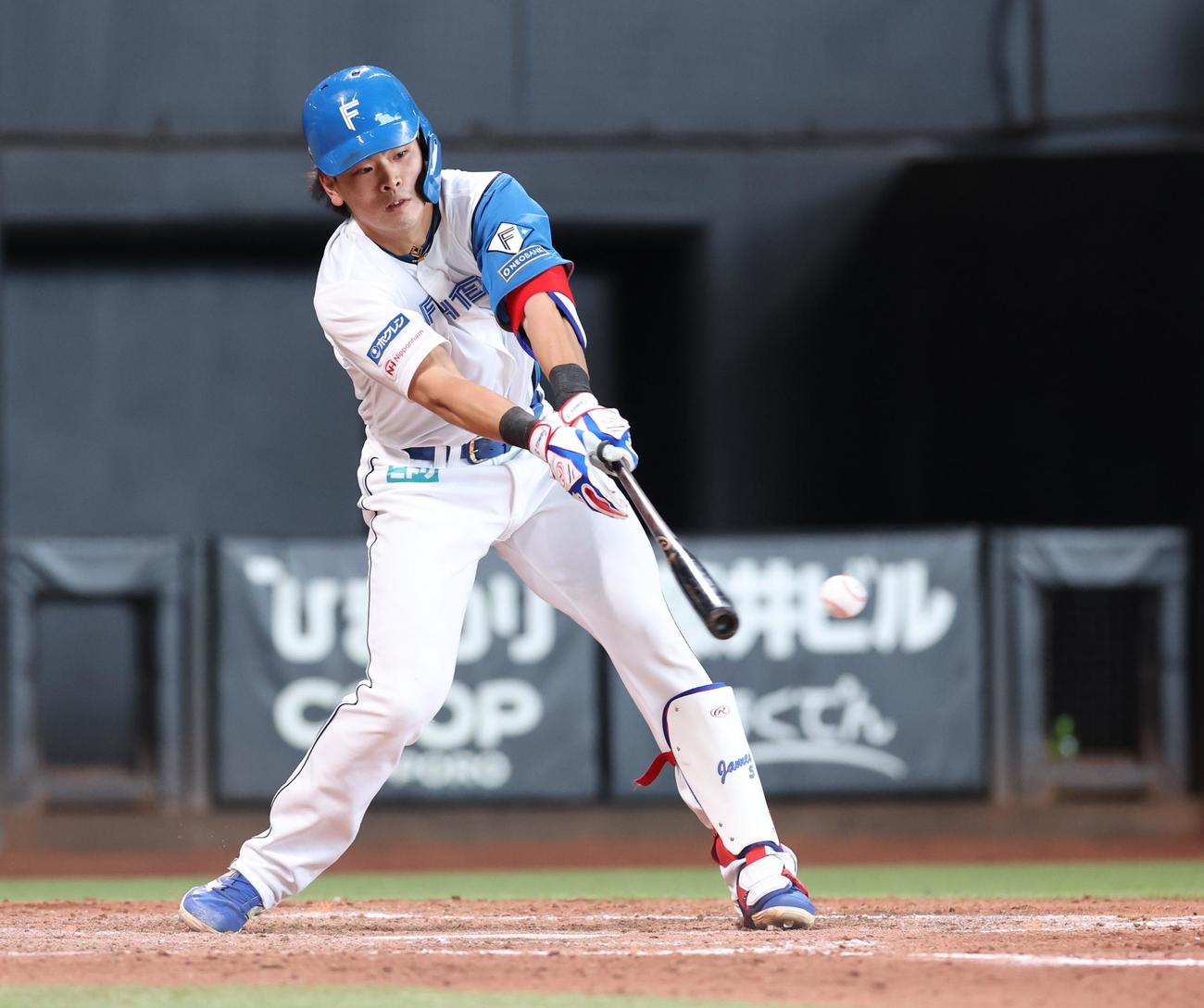 日本ハム対オリックス　5回裏日本ハム無死二、三塁、野村の二ゴロの間に三塁走者が生還（撮影・黒川智章）