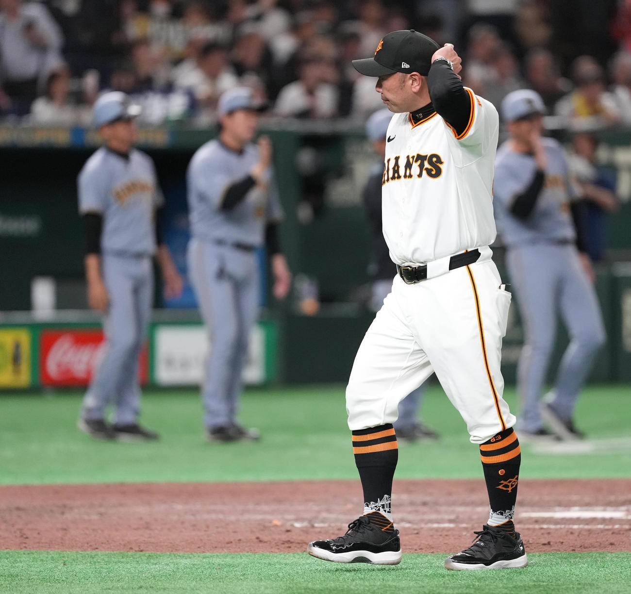 巨人対阪神　阪神に3連敗し、浮かない表情の巨人阿部監督（撮影・鈴木みどり）
