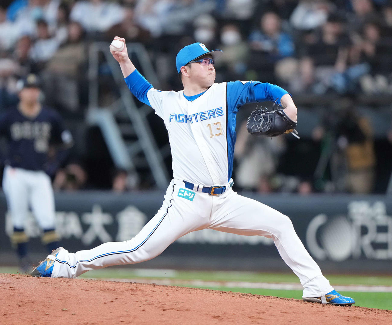 日本ハム対オリックス　9回から登板した日本ハム生田目（撮影・足立雅史）