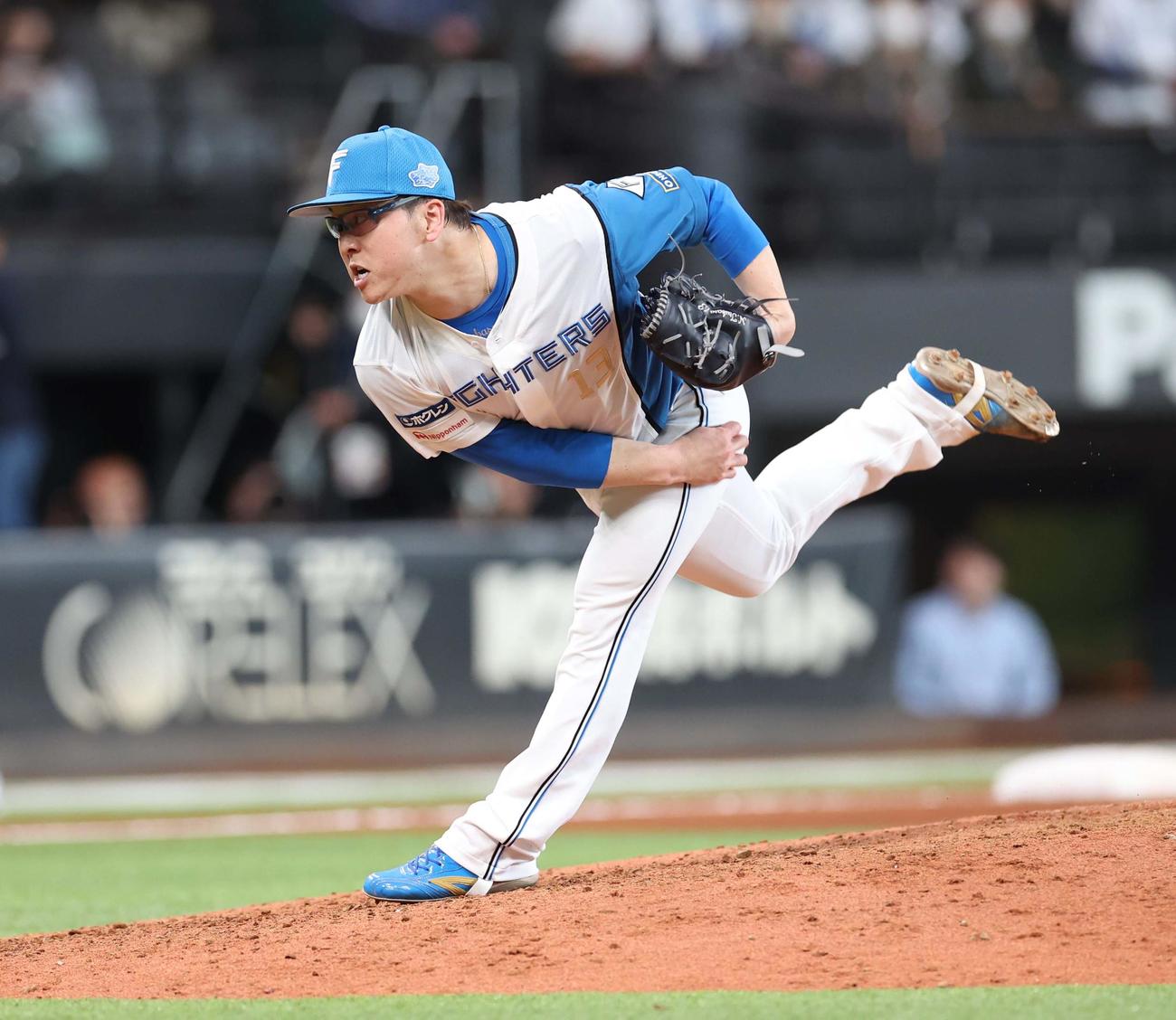 日本ハム対オリックス　9回に登板の生田目（撮影・黒川智章）