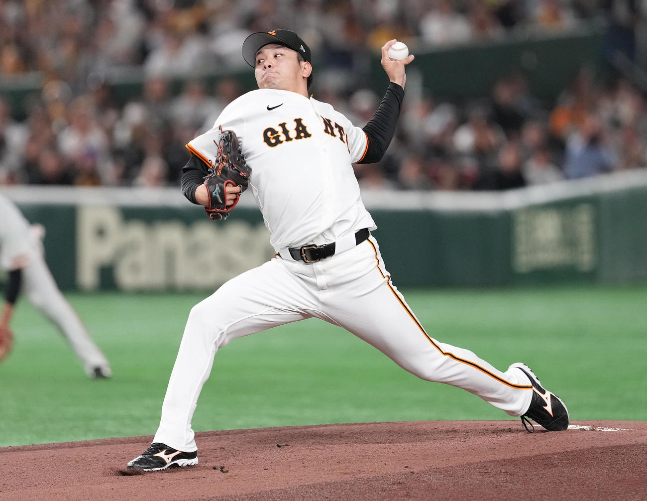 巨人対阪神　先発し力投する巨人石川（撮影・鈴木みどり）