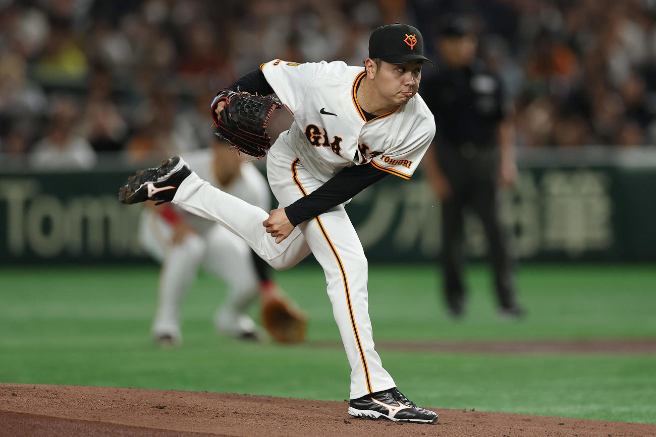 巨人対阪神　力投する巨人先発の石川（撮影・前田充）