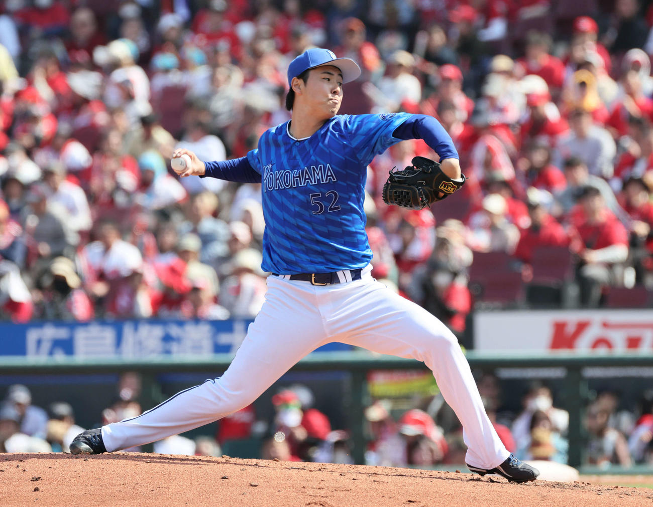 広島対DeNA 4回裏広島、DeNA2番手の浜地（撮影・加藤孝規）