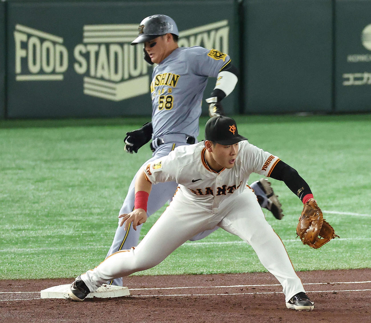 巨人対阪神　2回表阪神2死、三ゴロに倒れる前川（撮影・河田真司）