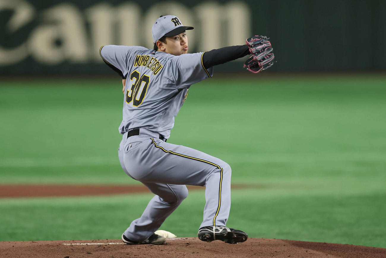 巨人対阪神　力投する阪神先発の門別（撮影・前田充）