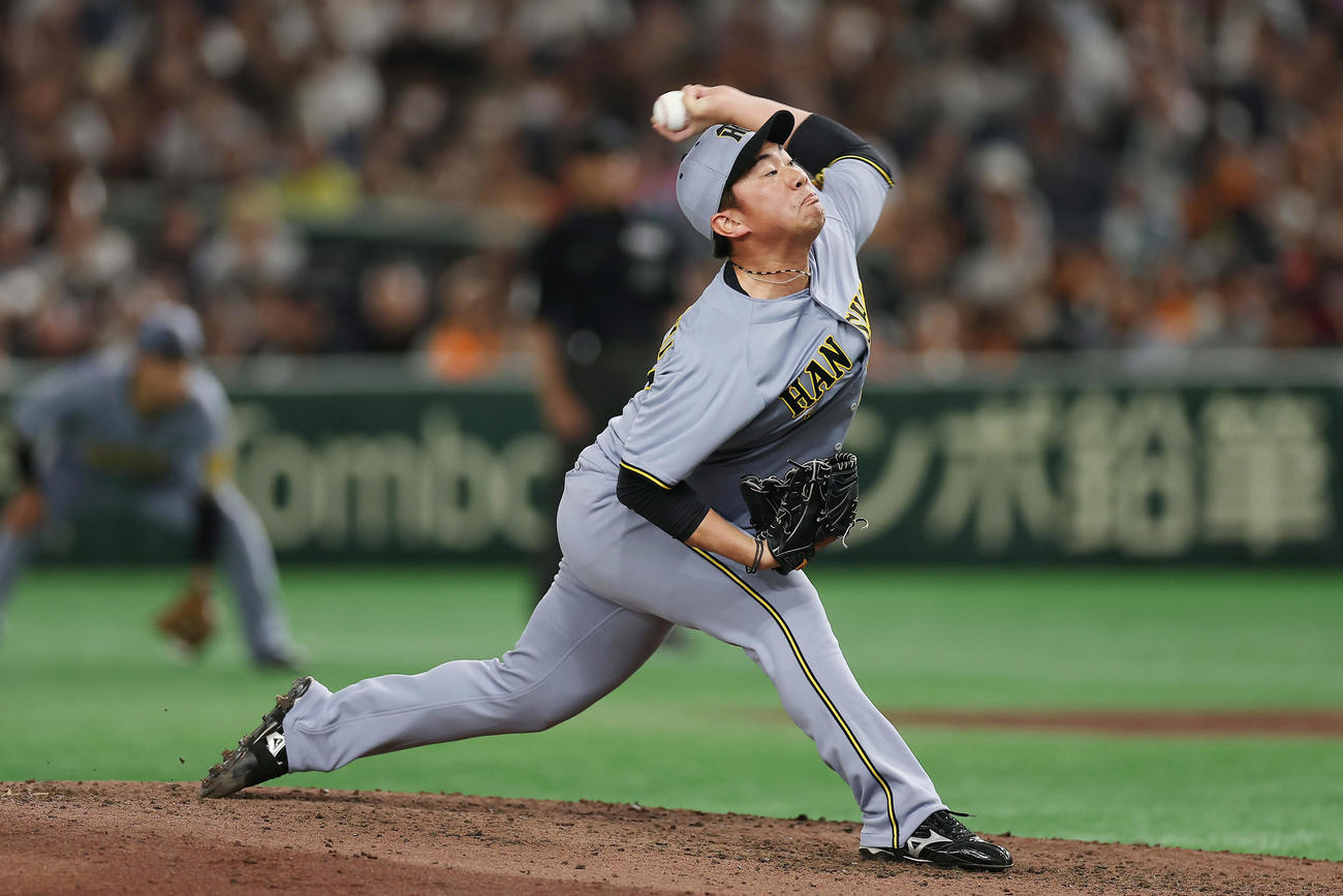 巨人対阪神　力投する阪神4番手の桐敷（撮影・前田充）