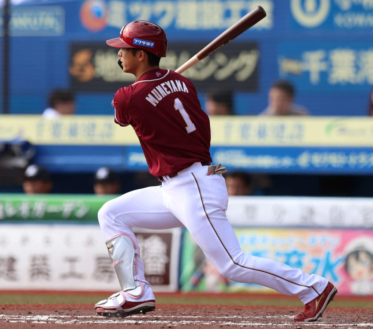 ロッテ対楽天　4回表楽天1死一塁、右前適時打を放つ宗山（撮影・水谷安孝）