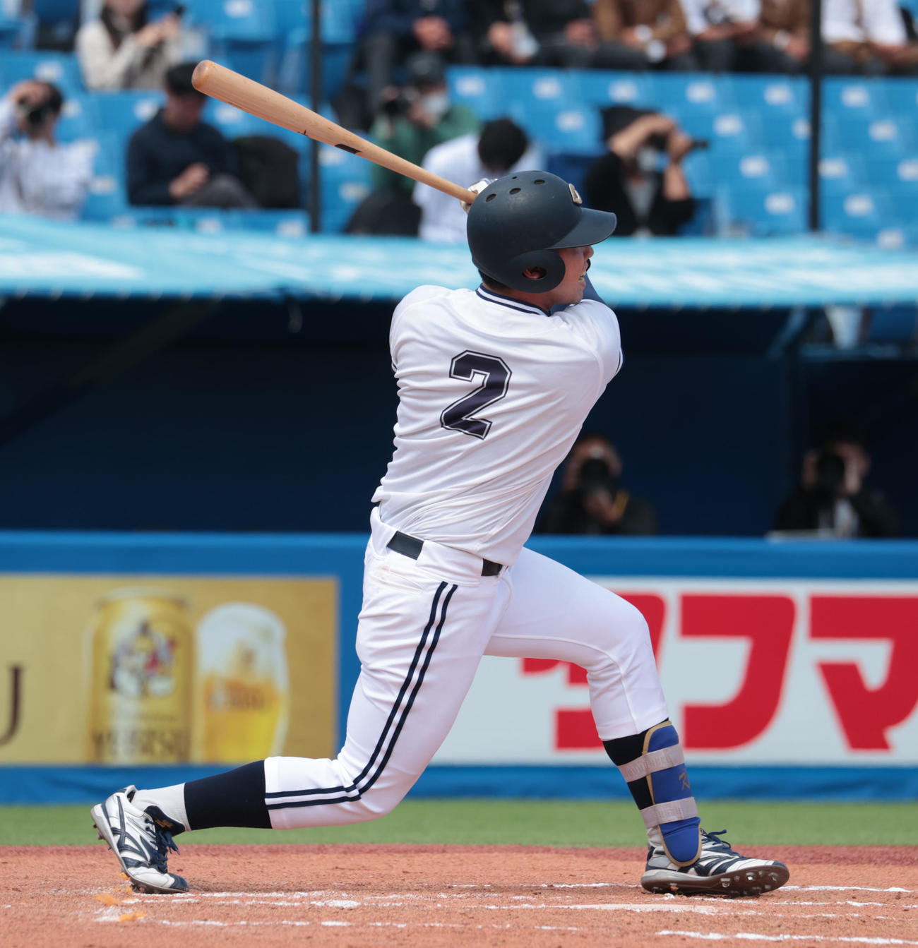 青学大対中大　6回裏中大2死二塁、伊藤櫂は左越えに本塁打を放つ（撮影・柴田隆二）