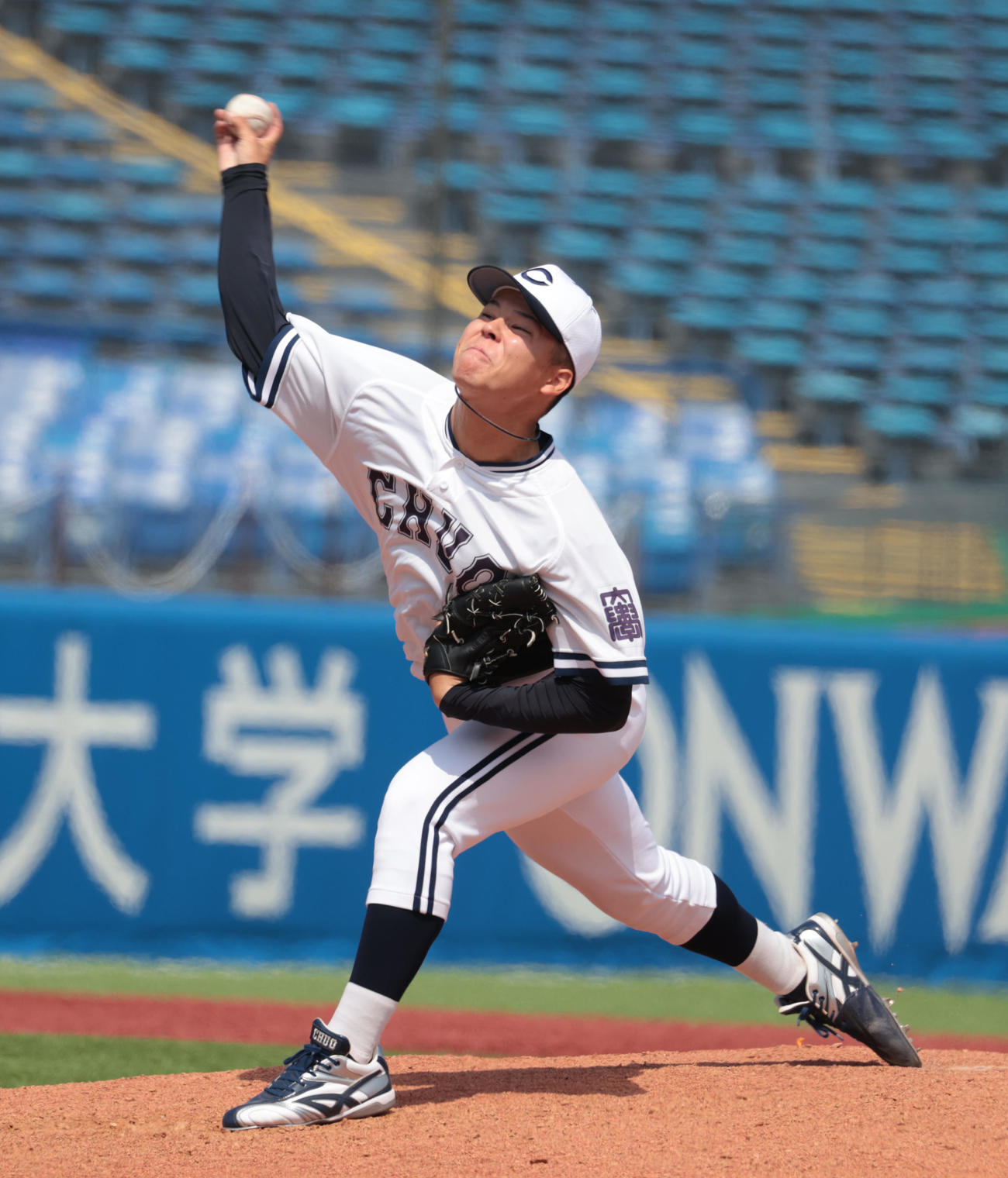 青学大対中大　5回途中から登板し好投した三奈木（撮影・柴田隆二）