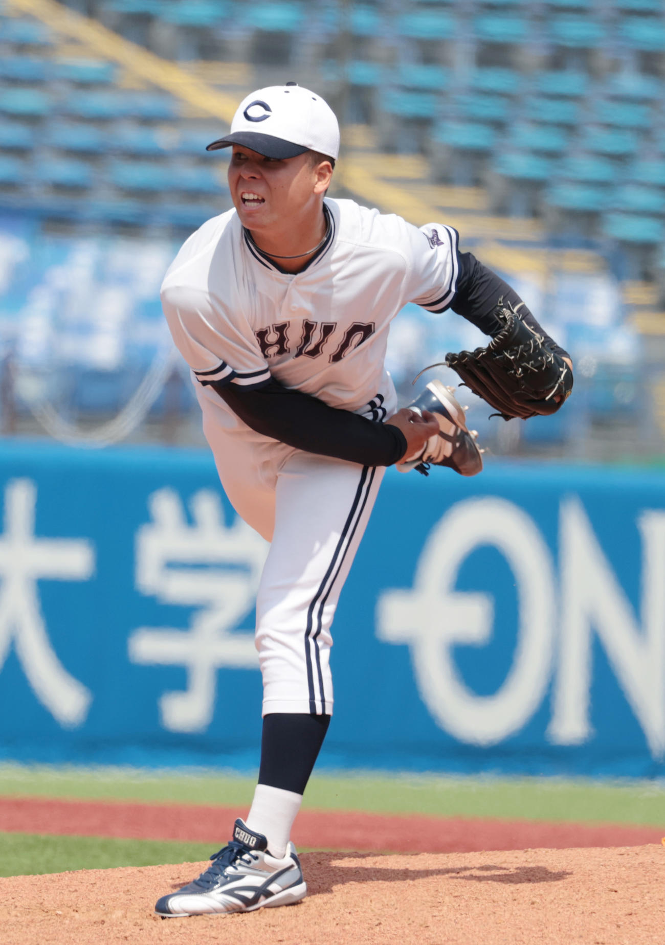 青学大対中大　5回途中から登板し好投した三奈木（撮影・柴田隆二）