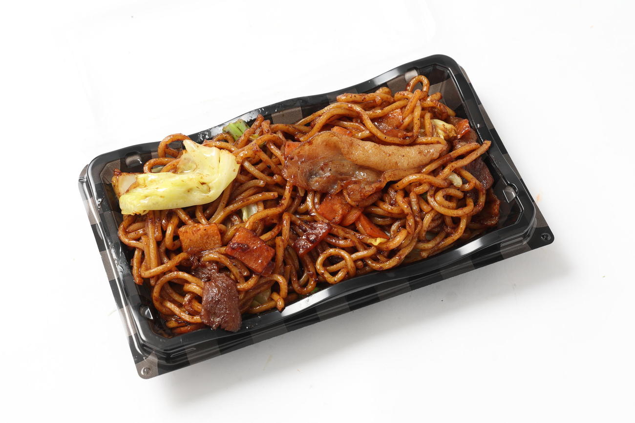 鳥谷敬の”トリ”プルソース焼きそば（阪神電鉄提供）