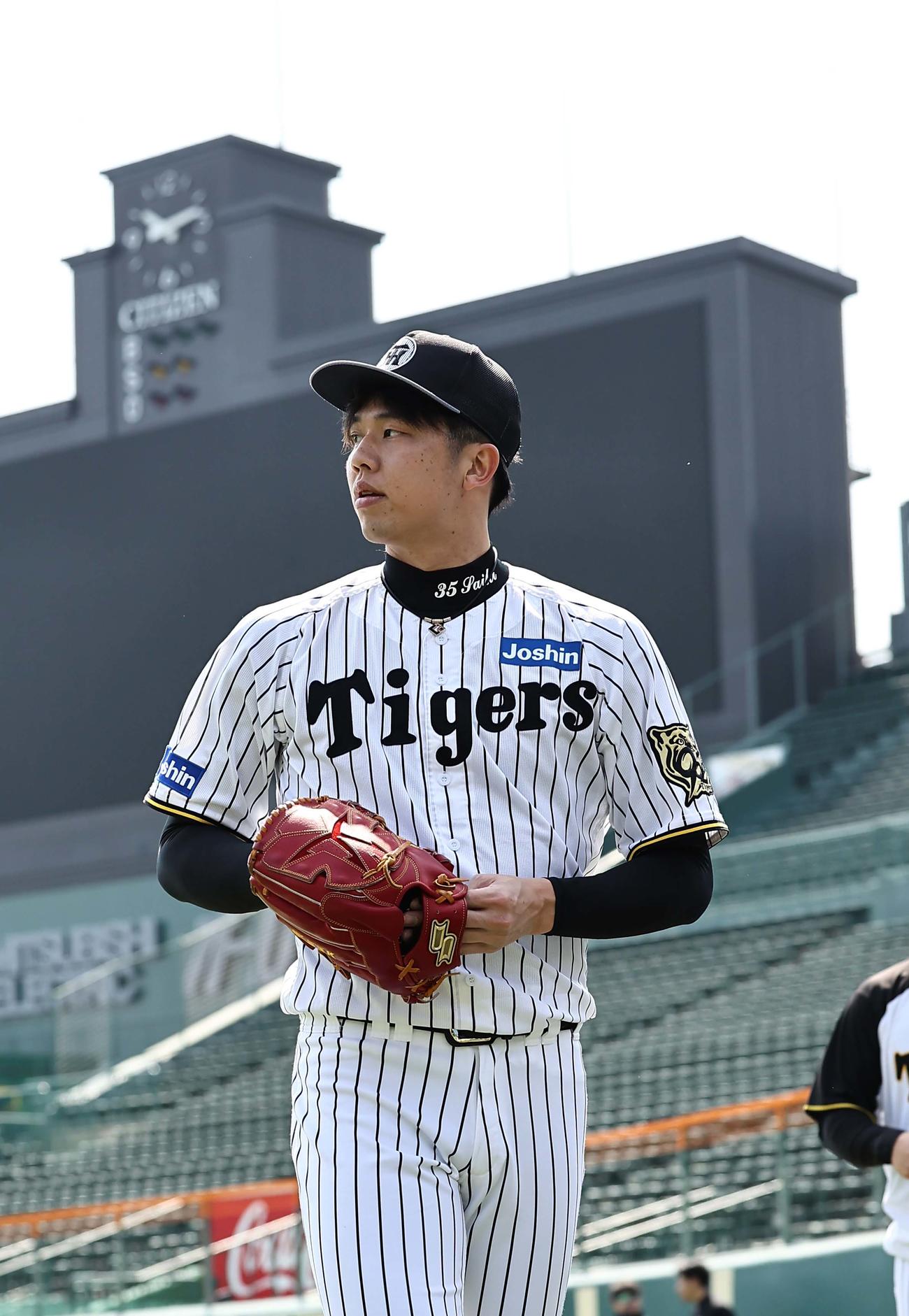 甲子園球場で練習する才木（撮影・上田博志）