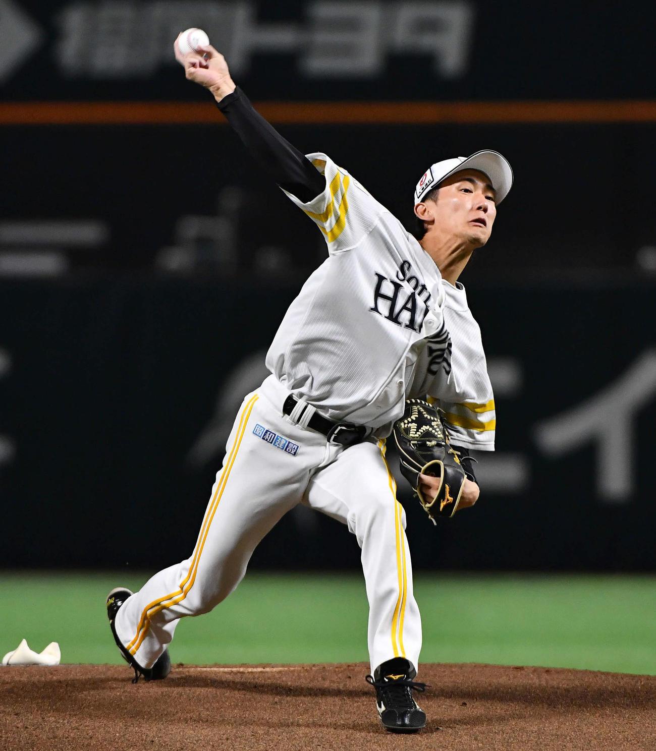 マウンドで投げ込むソフトバンク大津（撮影・岩下翔太）
