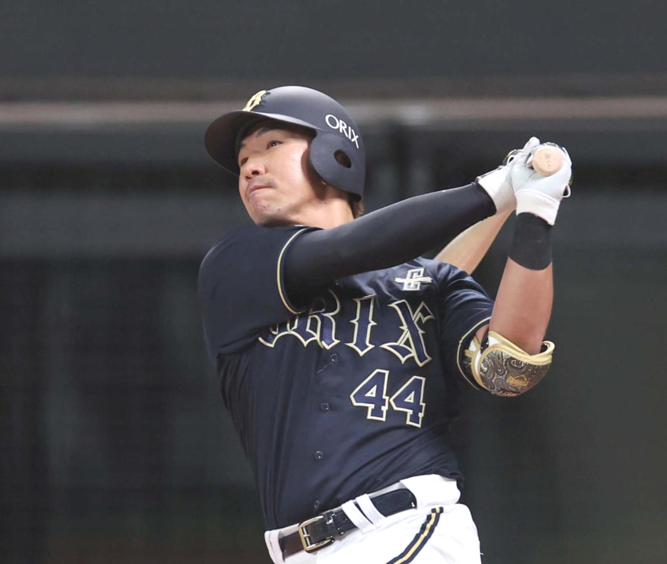 4日日本ハム戦で本塁打を放つ頓宮裕真