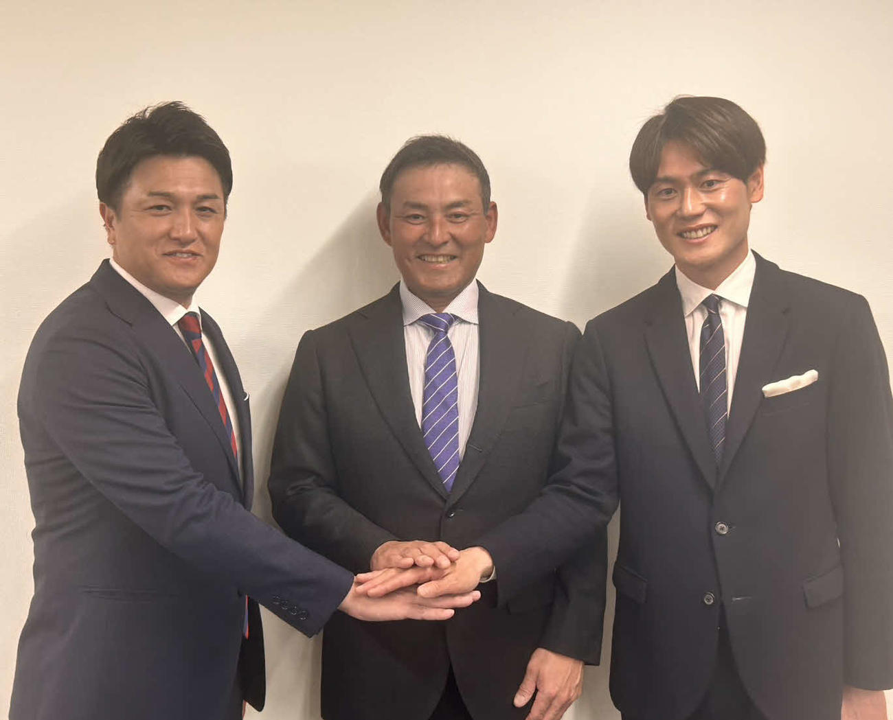 東京6大学連盟創設100周年記念のトークショーに参加した左から慶大OB高橋氏、明大OB川上氏、立大OBの上重氏（撮影・平山連）