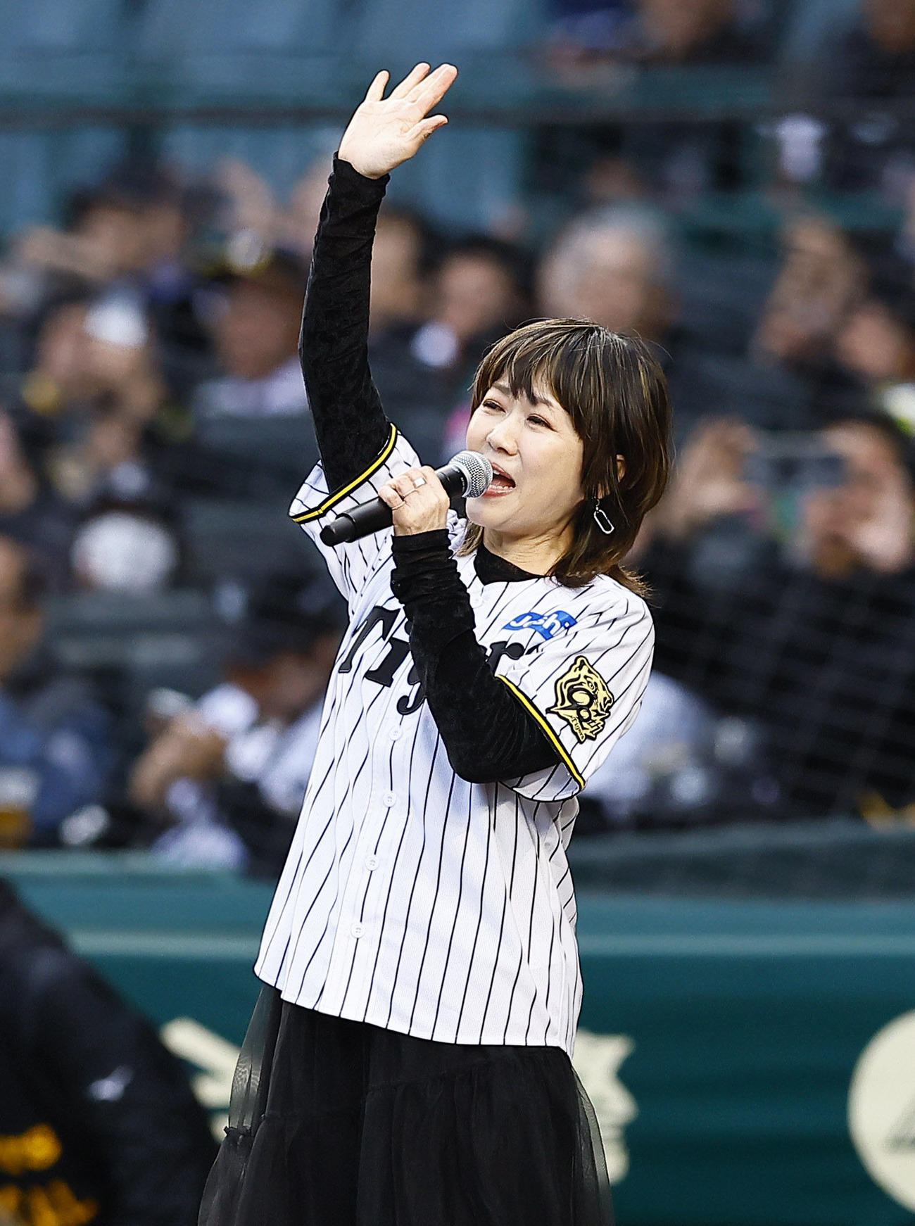 阪神対ヤクルト　ライブに登場したLINDBERG渡瀬マキ（撮影・藤尾明華）
