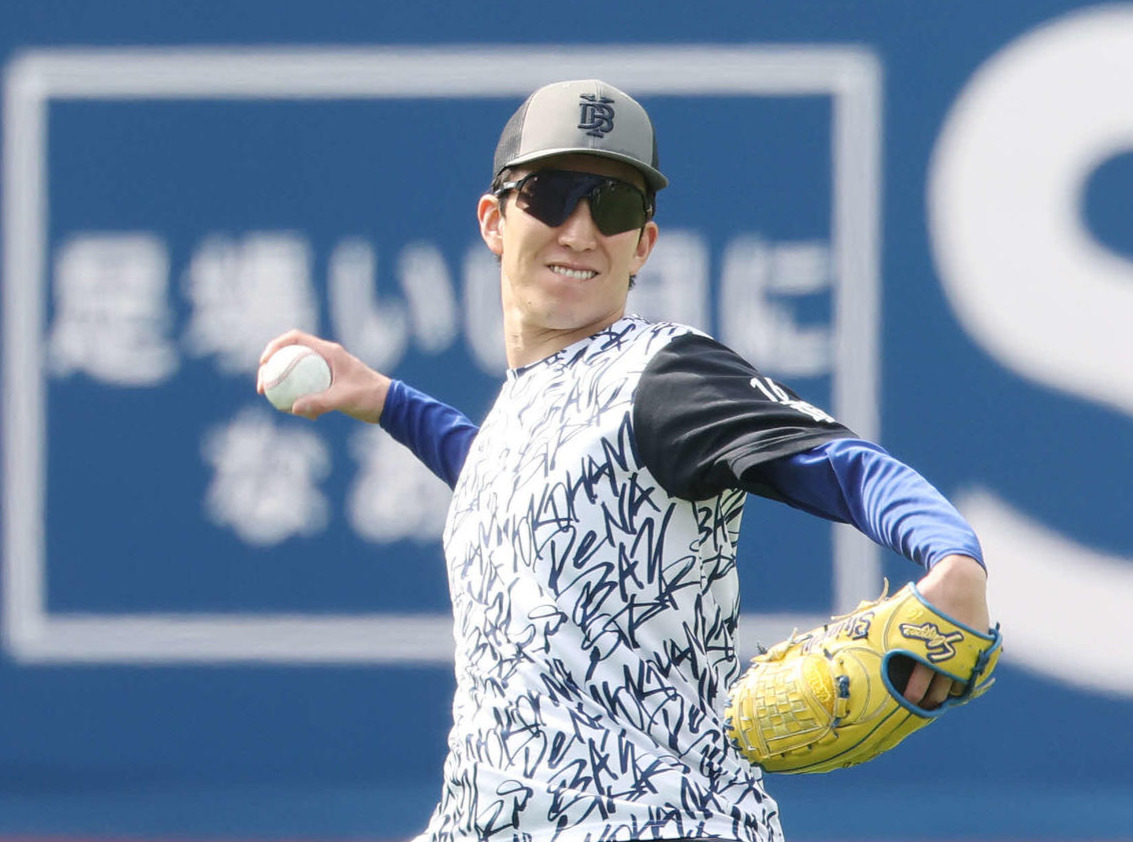 DeNA対巨人　試合前、キャッチボールするDeNA大貫（撮影・宮地輝）