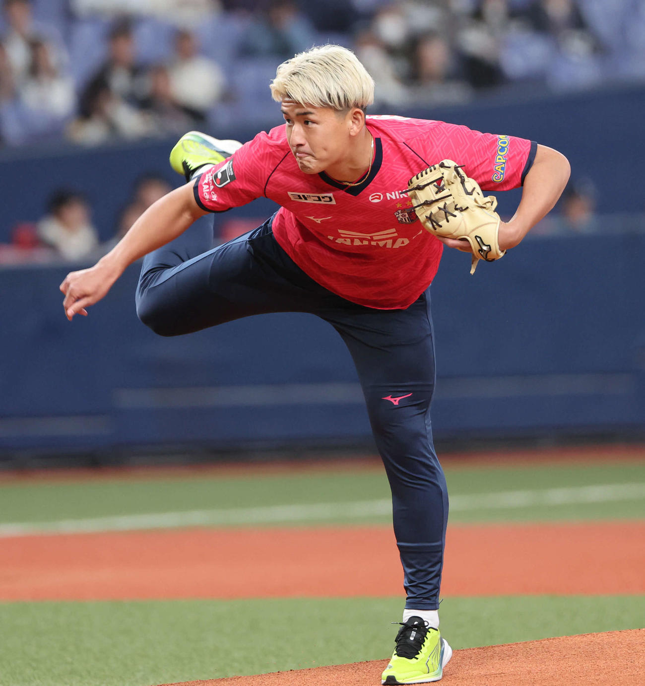 オリックス対ソフトバンク　特別始球式に登場したC大阪西尾隆矢（撮影・西尾就之）