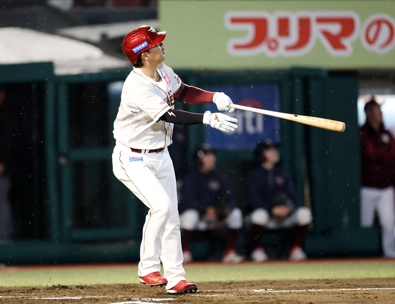 楽天対日本ハム　2回裏楽天1死一塁、浅村は左中間2点本塁打を放つ（撮影・鈴木正人）　