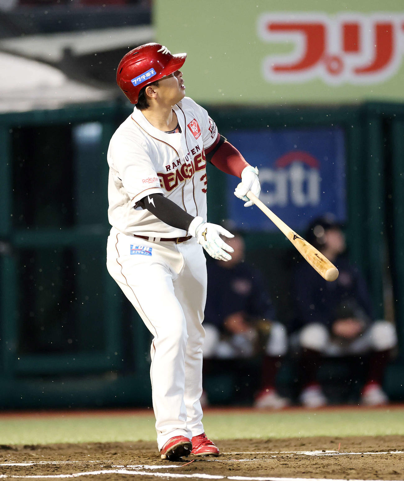 楽天対日本ハム　2回裏楽天1死一塁、浅村は左中間2点本塁打を放つ（撮影・鈴木正人）　