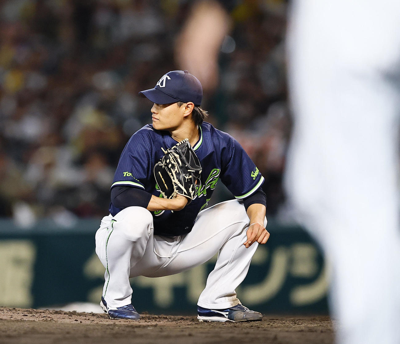 阪神対ヤクルト　7回裏阪神1死二塁、前川に四球を与えた高橋（撮影・藤尾明華）