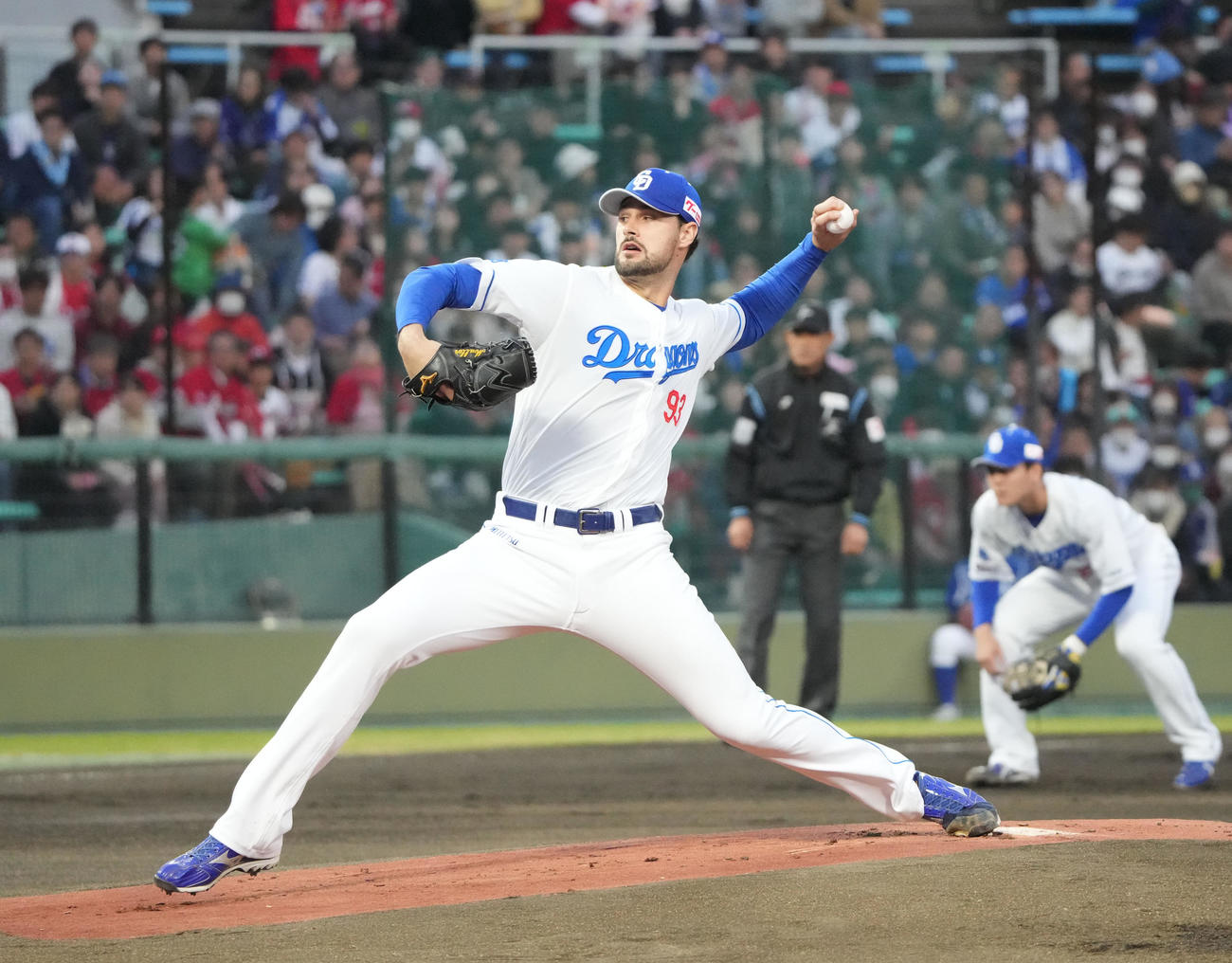 中日対広島　1回表、登板する中日先発のマラー（撮影・森本幸一）
