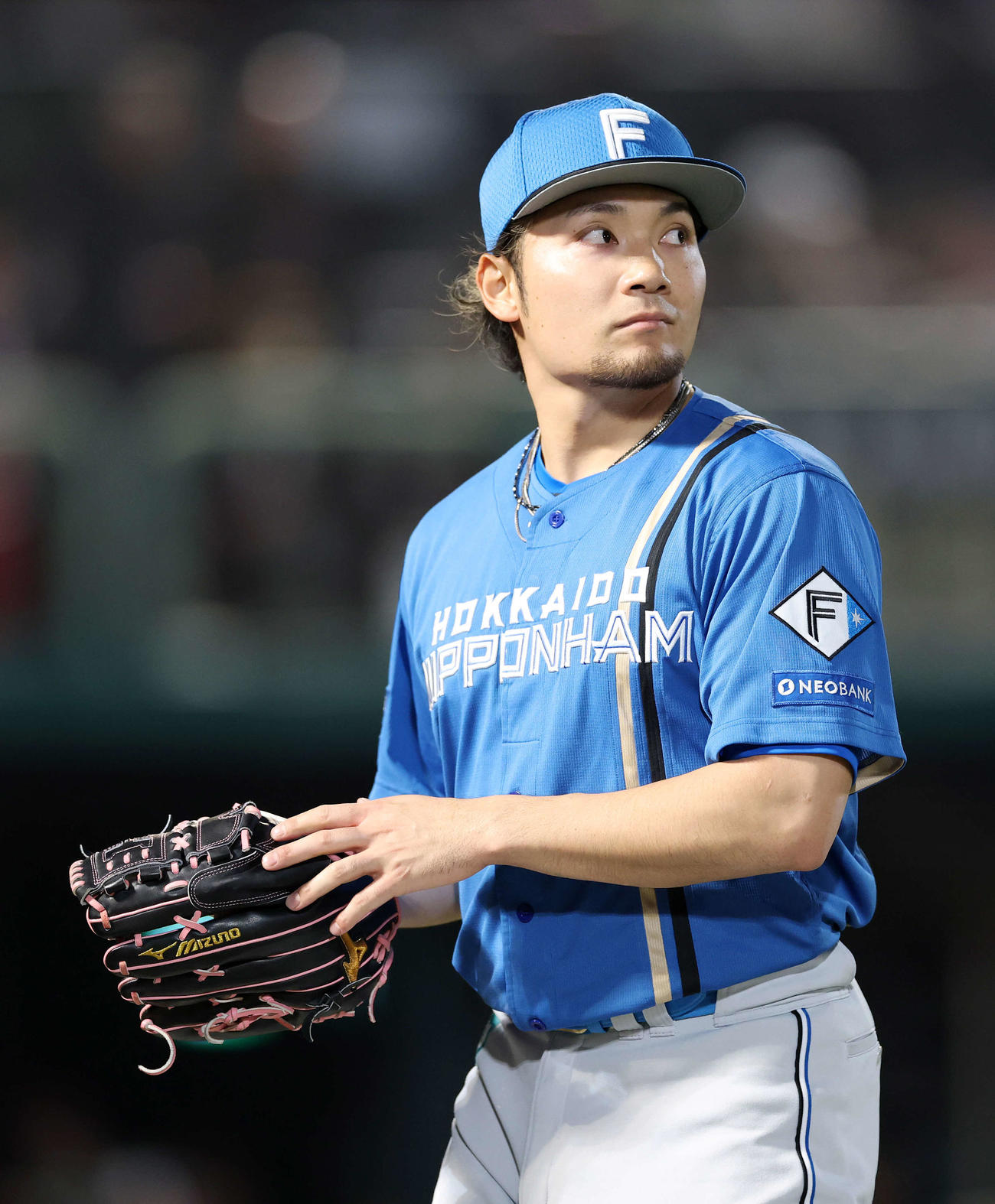 楽天対日本ハム　6回裏、楽天の攻撃を抑えベンチに引き揚げる日本ハム伊藤（撮影・鈴木正人）　