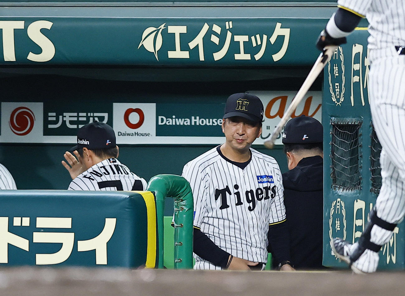 阪神対ヤクルト　ヤクルトに敗れた阪神藤川監督（撮影・藤尾明華）