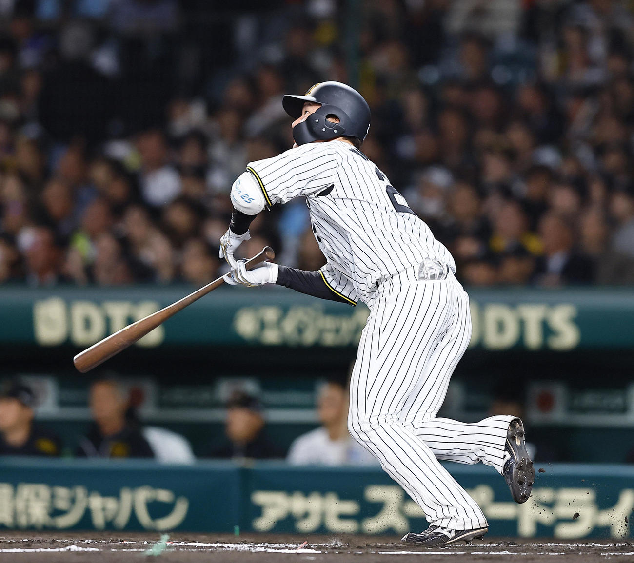 阪神対ヤクルト　6回裏阪神2死、渡辺は右飛に倒れる（撮影・藤尾明華）