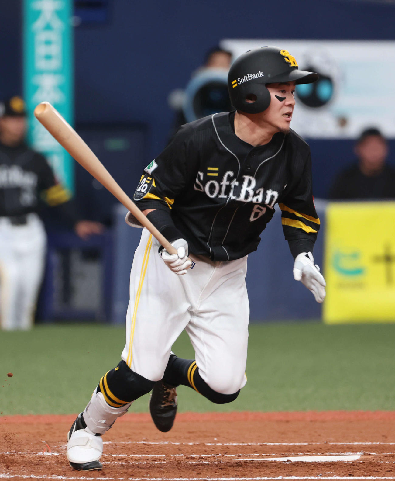 オリックス対ソフトバンク　2回表ソフトバンク1死二塁、牧原大は右へ適時三塁打を放つ（撮影・西尾就之）