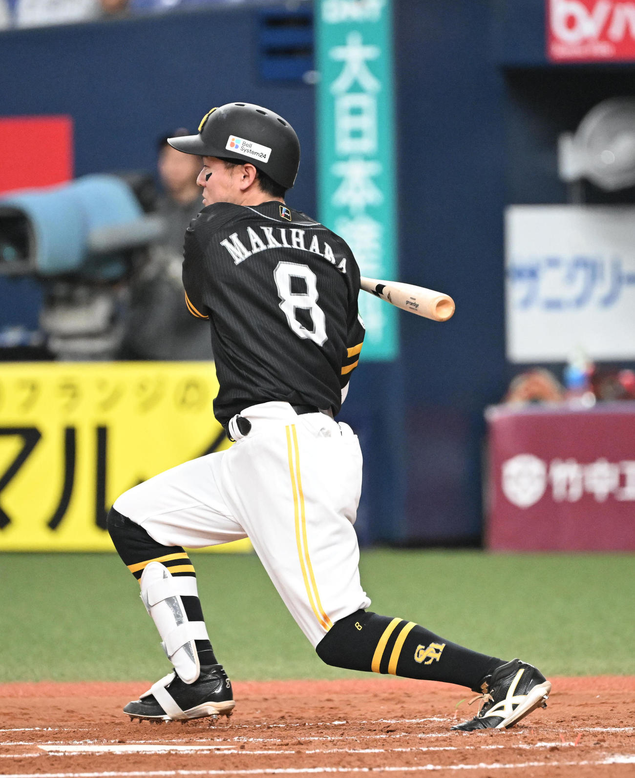 オリックス対ソフトバンク　2回表ソフトバンク1死二塁、右翼に適時三塁打を放つ牧原大（撮影・和賀正仁）