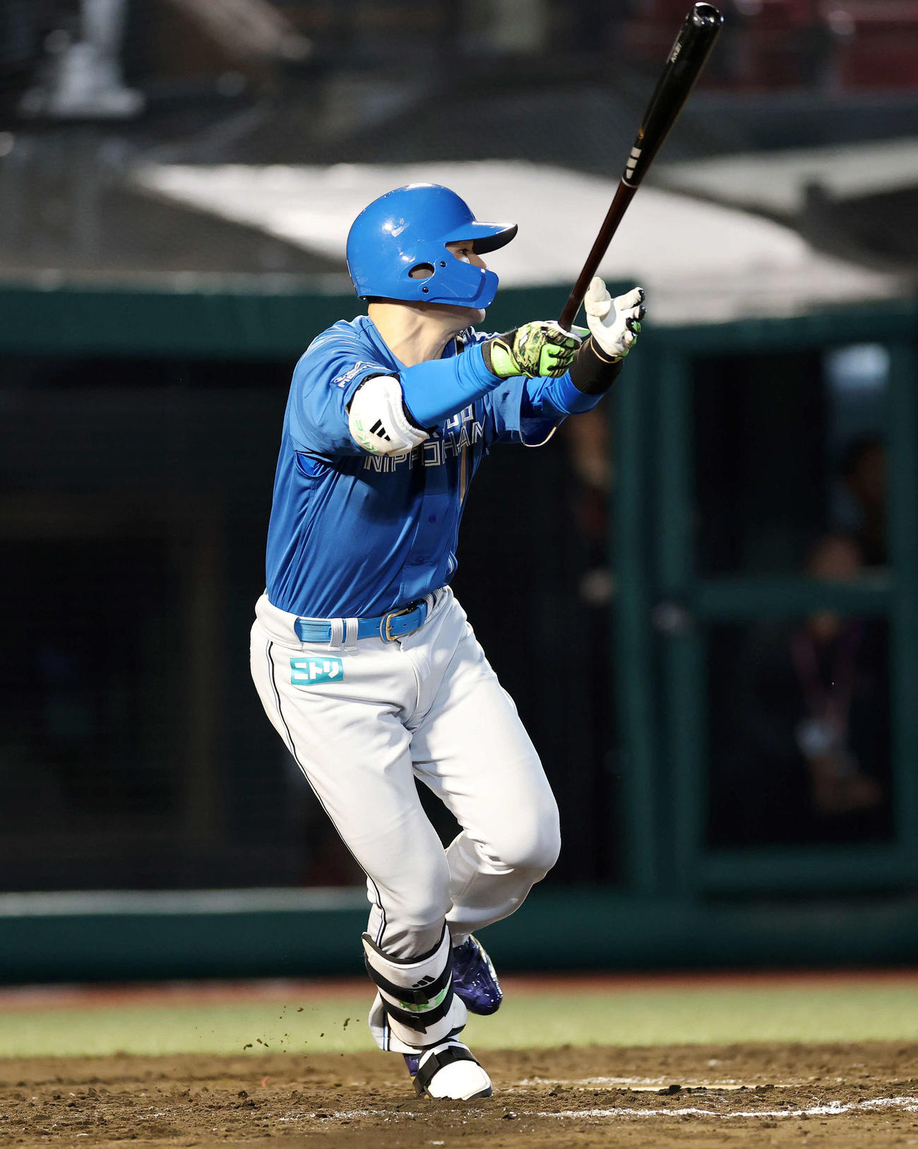 楽天対日本ハム　9回表日本ハム2死一、二塁、清宮幸は中越え適時二塁打を放つ（撮影・鈴木正人）　