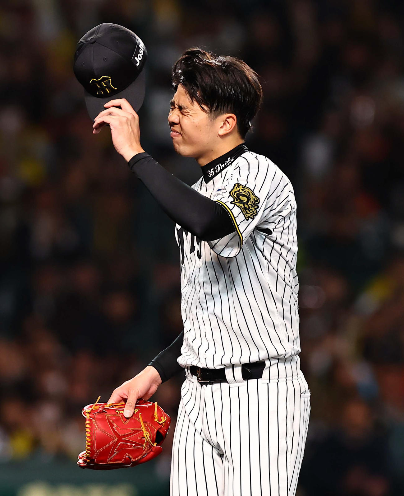 阪神対ヤクルト　8回、先制点を許した才木は悔しそうな表情を見せる（撮影・上田博志）