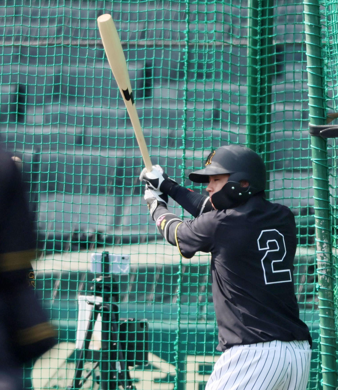 阪神対ヤクルト　トルピード（魚雷）バットで打撃練習する梅野（撮影・加藤哉）
