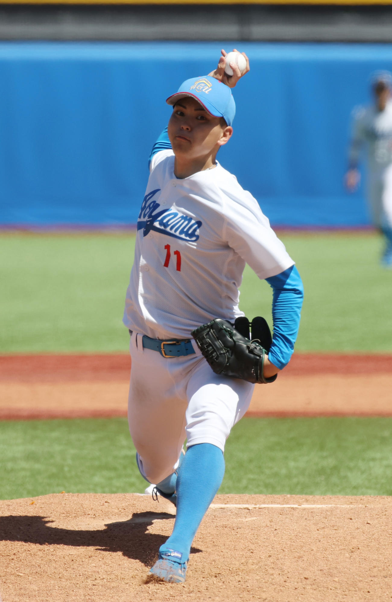 中大対青学大　先発した青学大・中西（撮影・柴田隆二）
