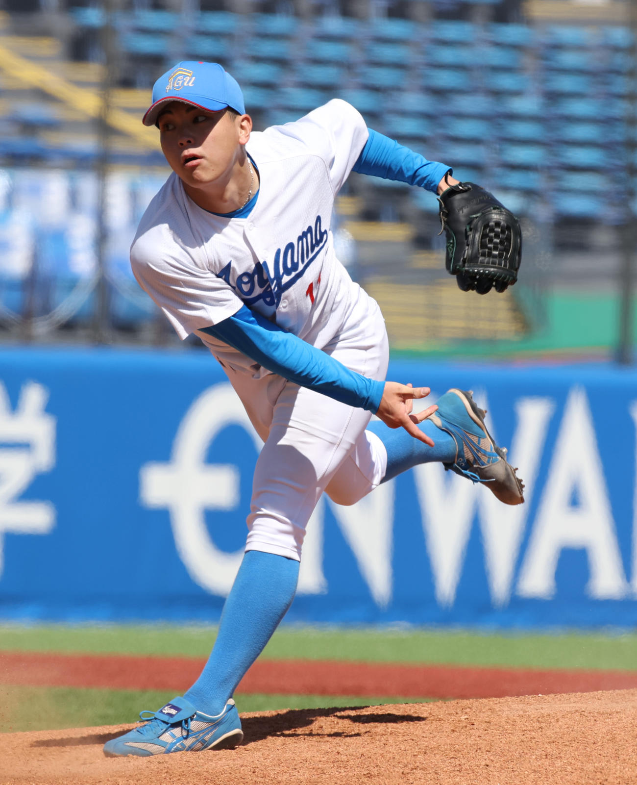中大対青学大　先発した青学大・中西（撮影・柴田隆二）