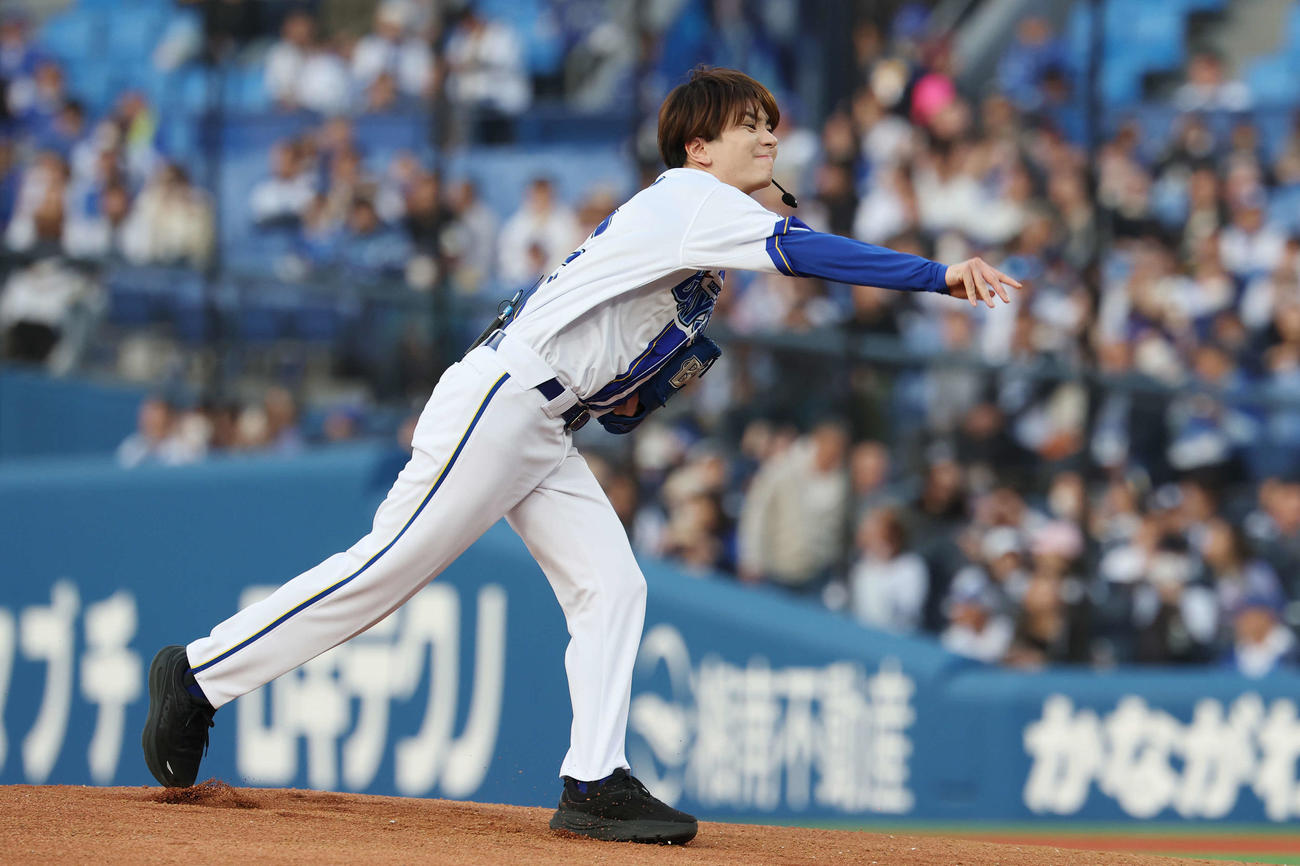 DeNA対巨人　セレモニアルピッチを務める高橋優斗（撮影・宮地輝）
