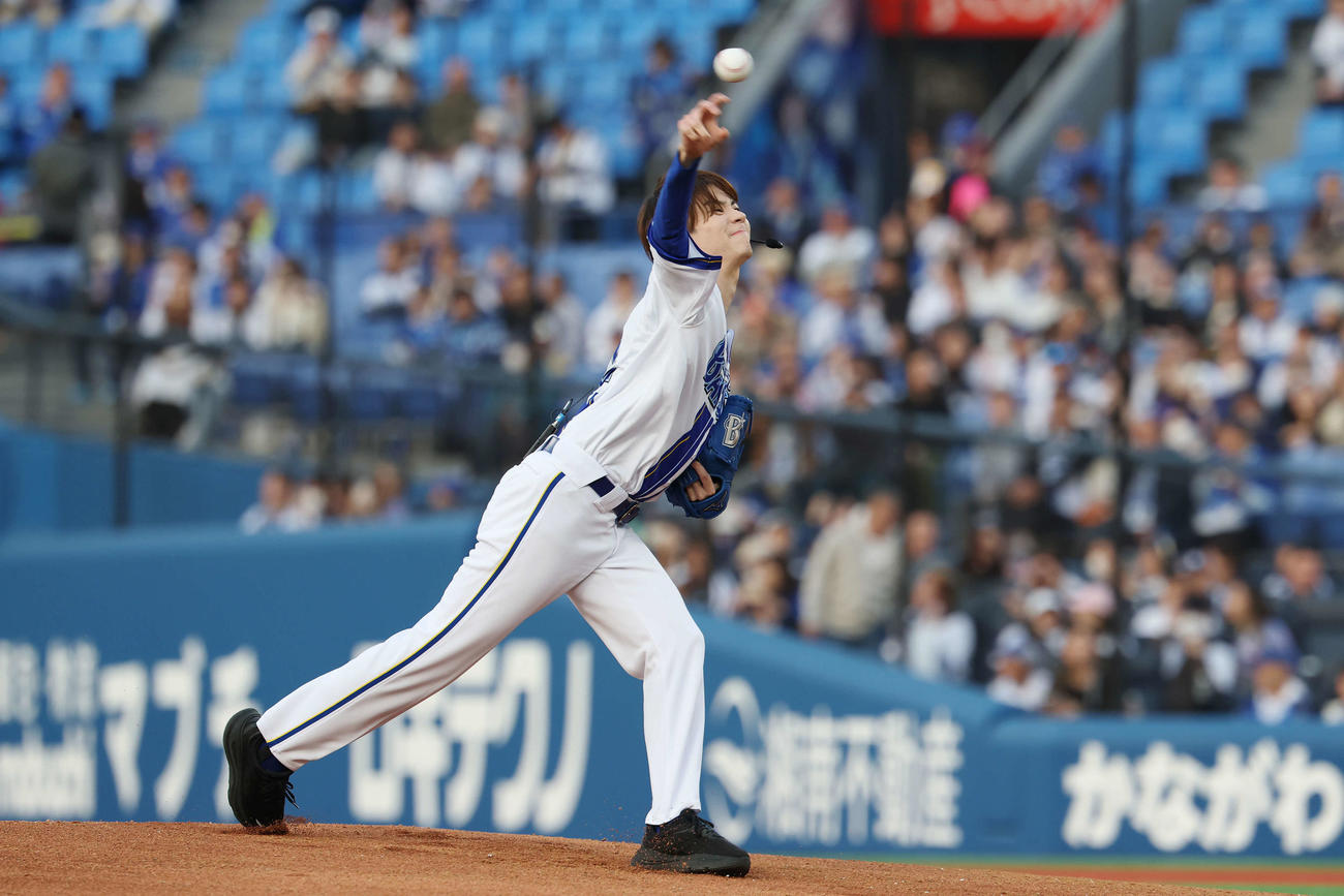 DeNA対巨人　セレモニアルピッチを務める高橋優斗（撮影・宮地輝）