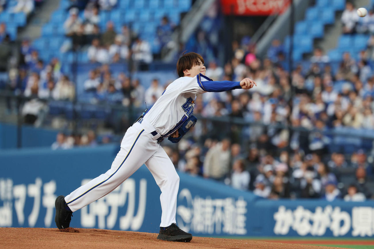 DeNA対巨人　セレモニアルピッチを務める高橋優斗（撮影・宮地輝）