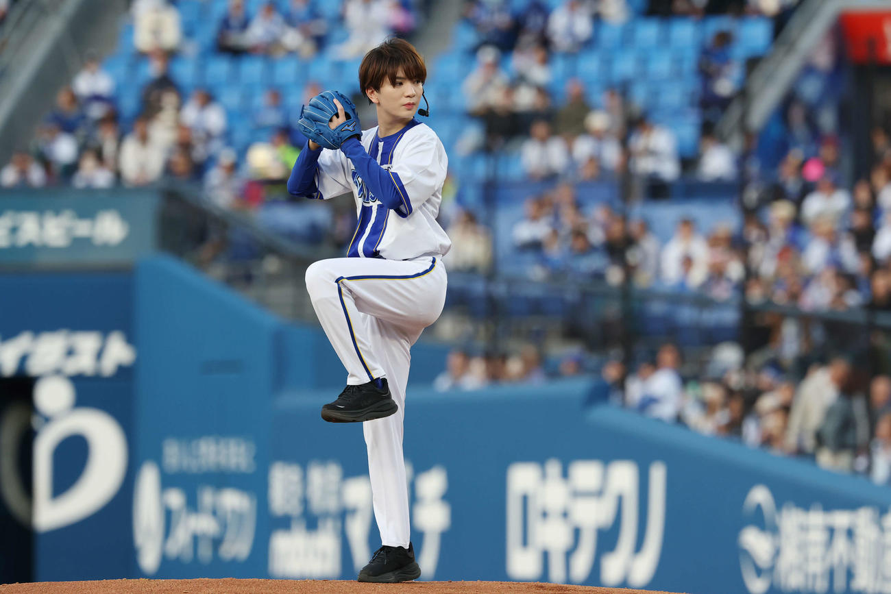 DeNA対巨人　セレモニアルピッチを務める高橋優斗（撮影・宮地輝）