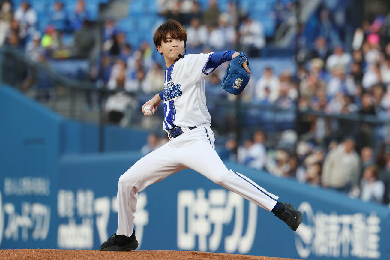 DeNA対巨人　セレモニアルピッチを務める高橋優斗（撮影・宮地輝）