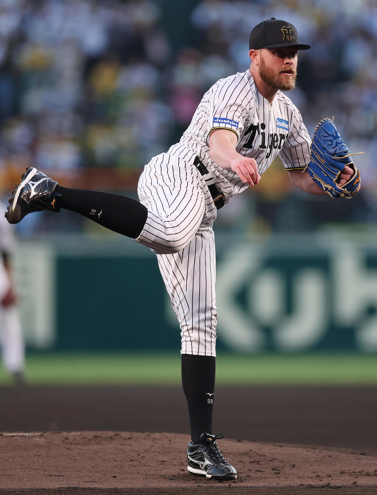 阪神対ヤクルト　力投する阪神先発のビーズリー（撮影・前田充）