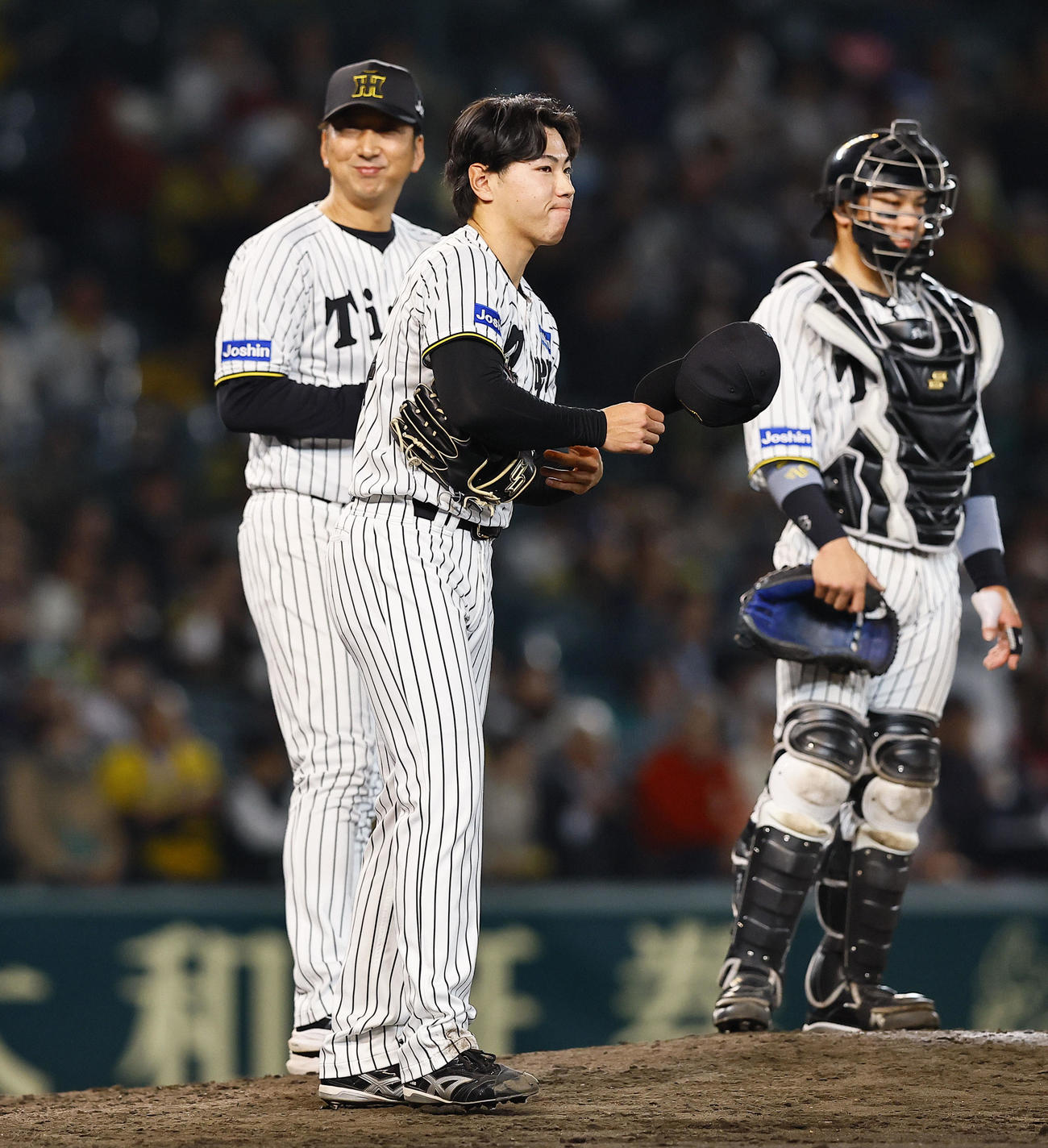 阪神対ヤクルト　6回途中、降板する阪神工藤（撮影・藤尾明華）