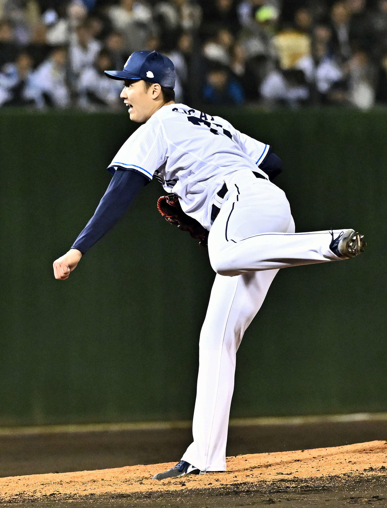西武対ロッテ　西武先発で力投する菅井（撮影・滝沢徹郎）