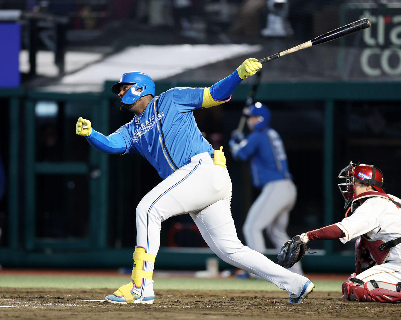 楽天対日本ハム　5回表日本ハム無死二塁、レイエスは左越え適時二塁打を放つ（撮影・鈴木正人）　