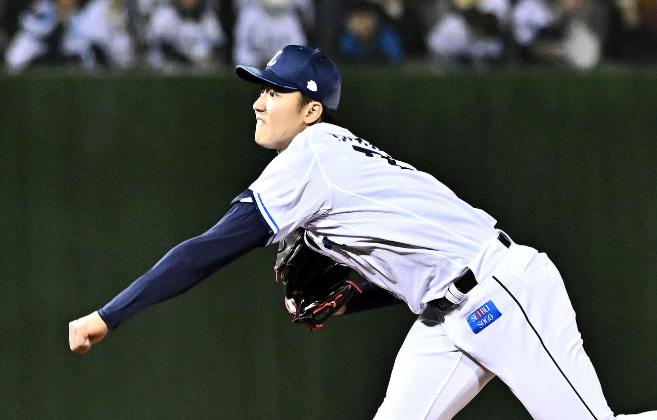 西武対ロッテ　西武先発で力投する菅井（撮影・滝沢徹郎）