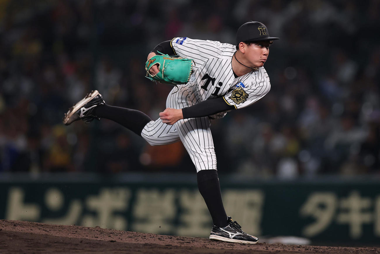 阪神対ヤクルト　阪神4番手で登板する伊原（撮影・前田充）