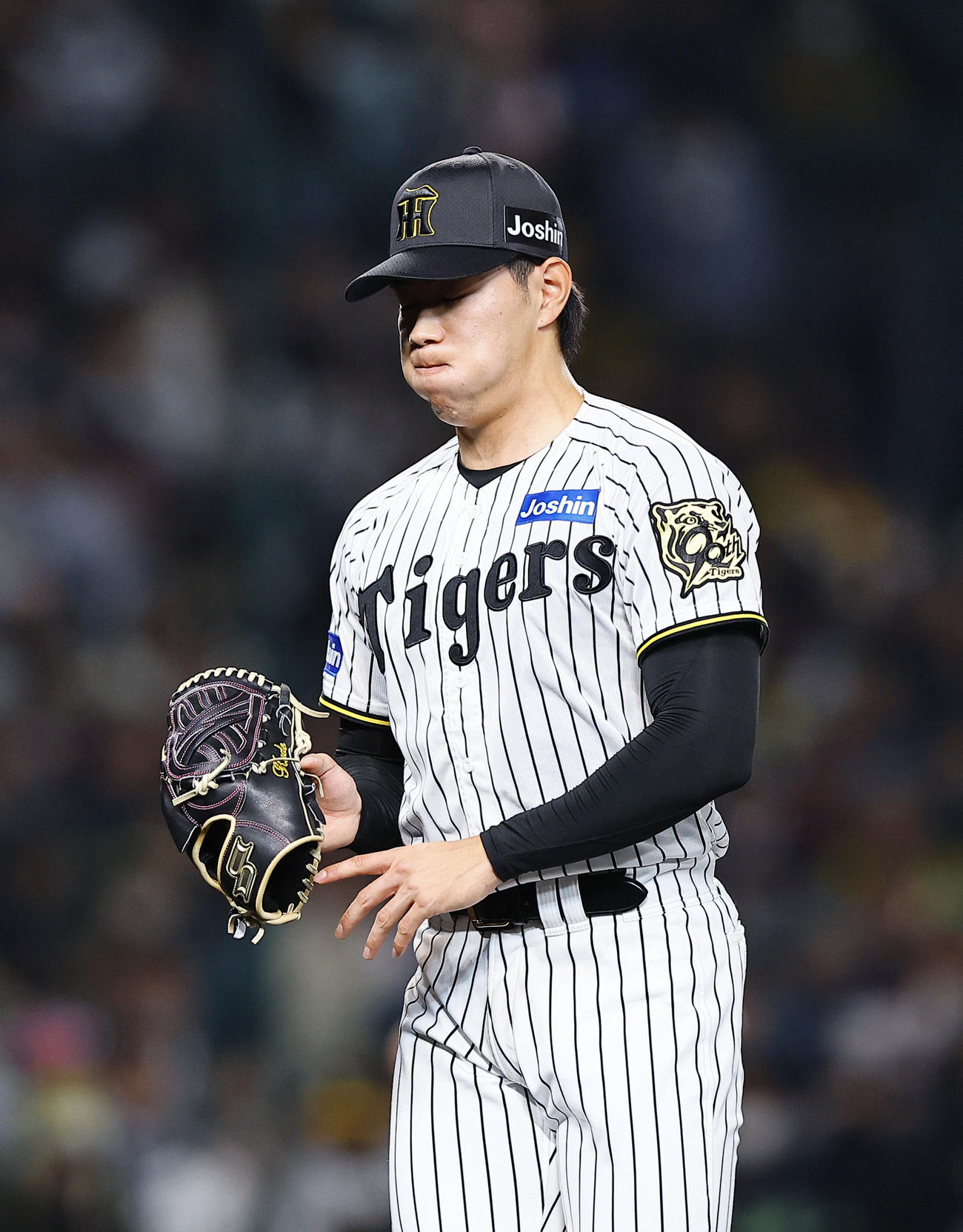 阪神対ヤクルト　6回途中、降板する阪神工藤（撮影・藤尾明華）