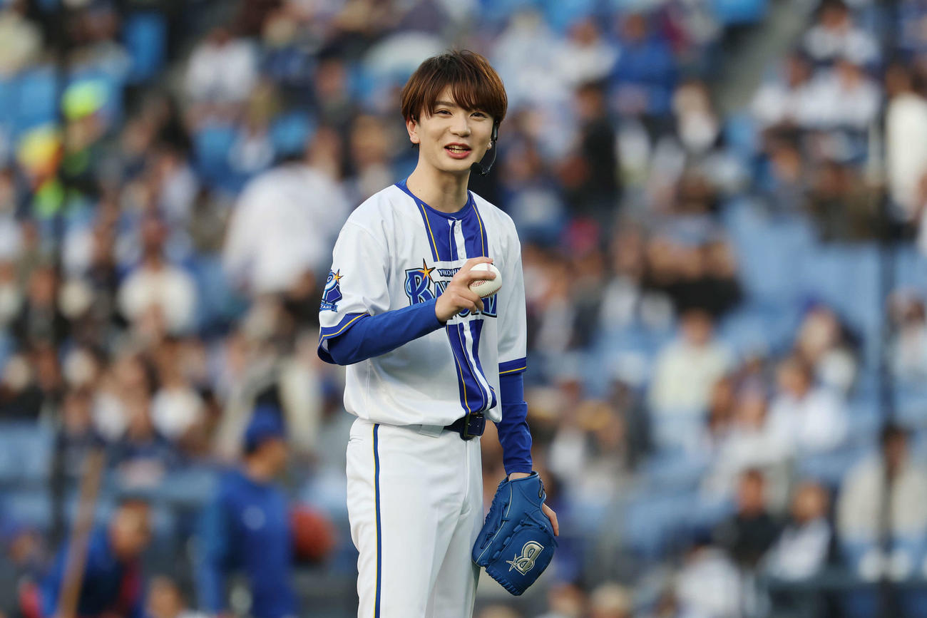 DeNA対巨人　セレモニアルピッチを務める高橋優斗（撮影・宮地輝）
